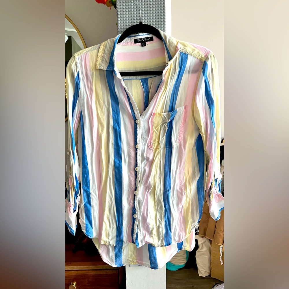 Women’s shirt. Size S